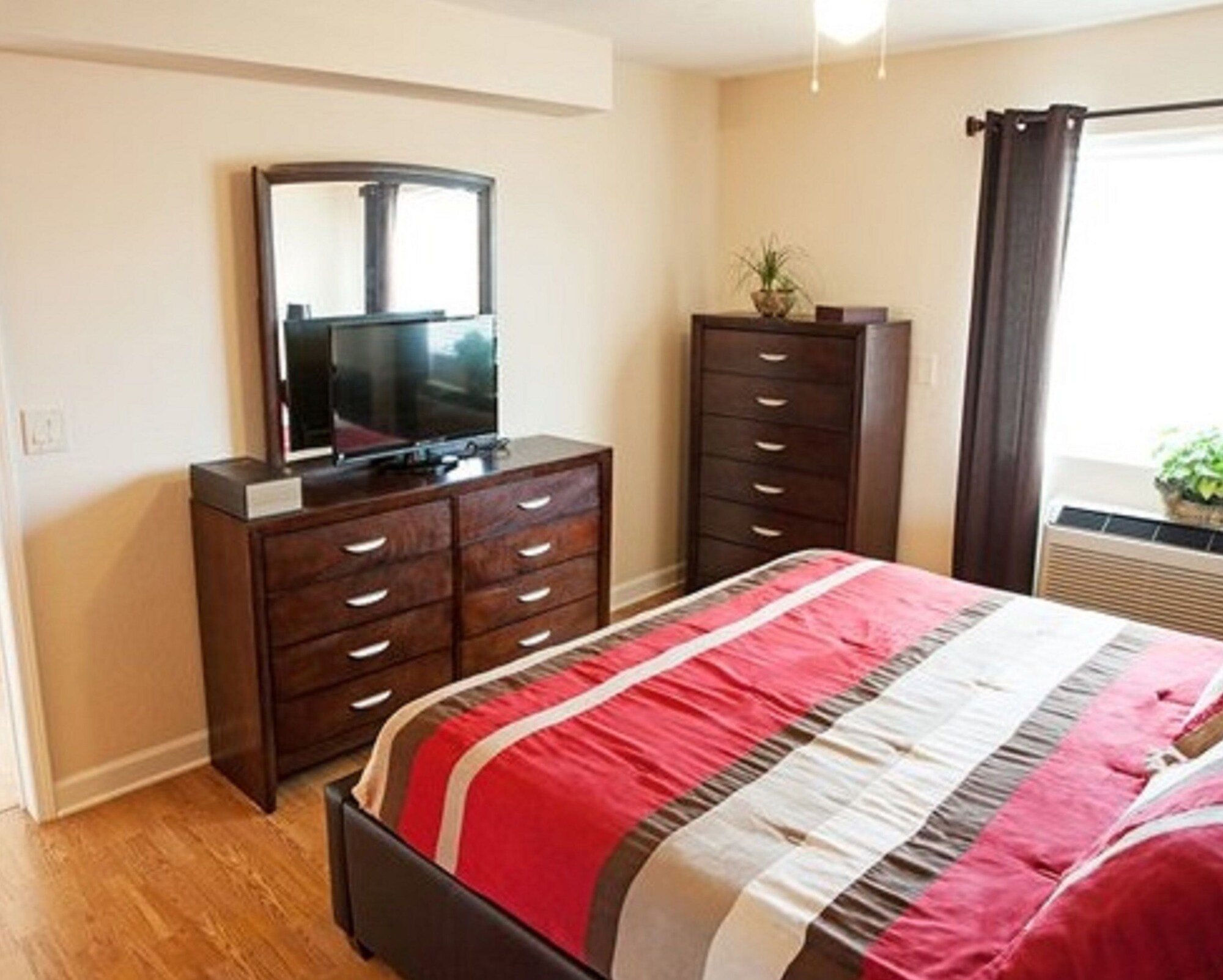 2 BEDROOMS, CONDO, KITCHEN