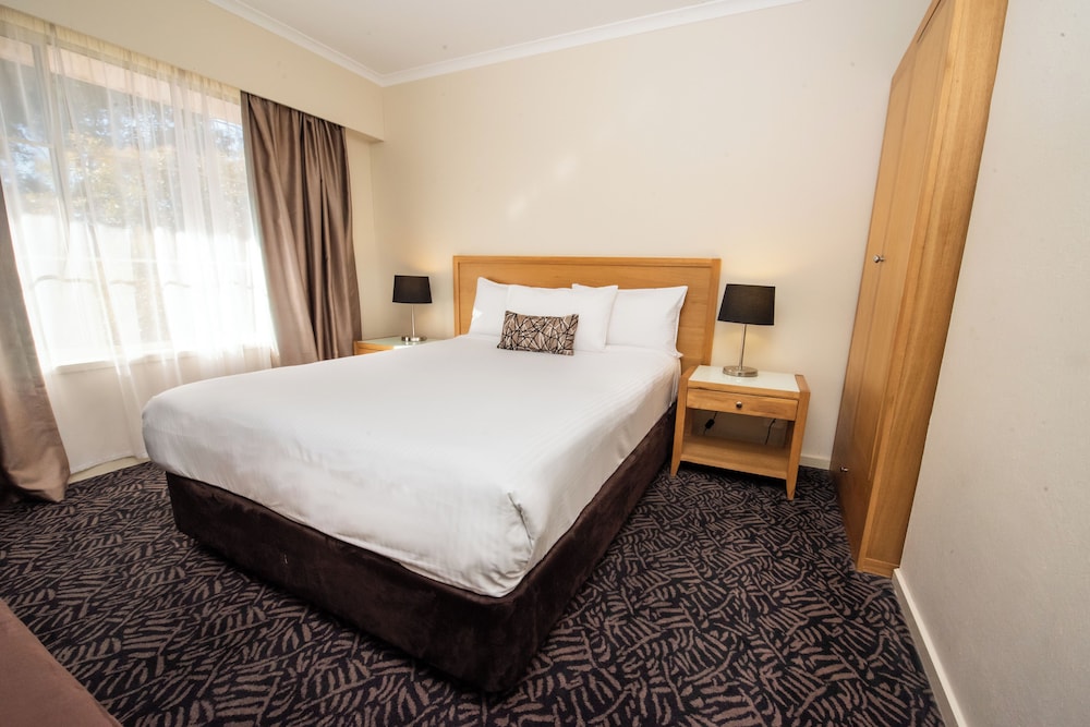 2 Bedrooms, Apartment, King and Queen Bed, Balcony, Kitchen