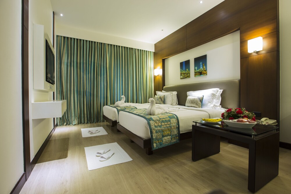 Hash Six Hotels 27/65