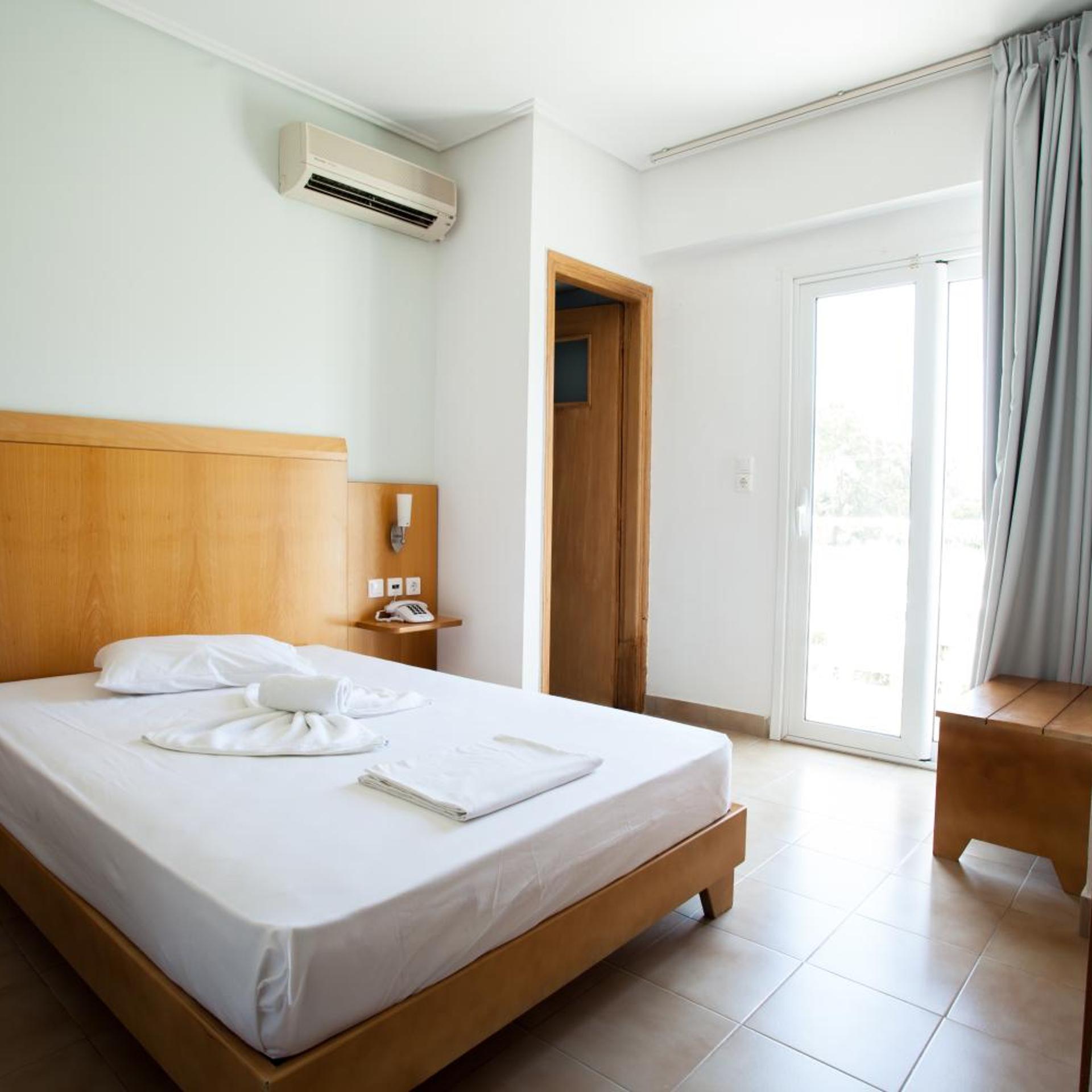 SINGLE ROOM