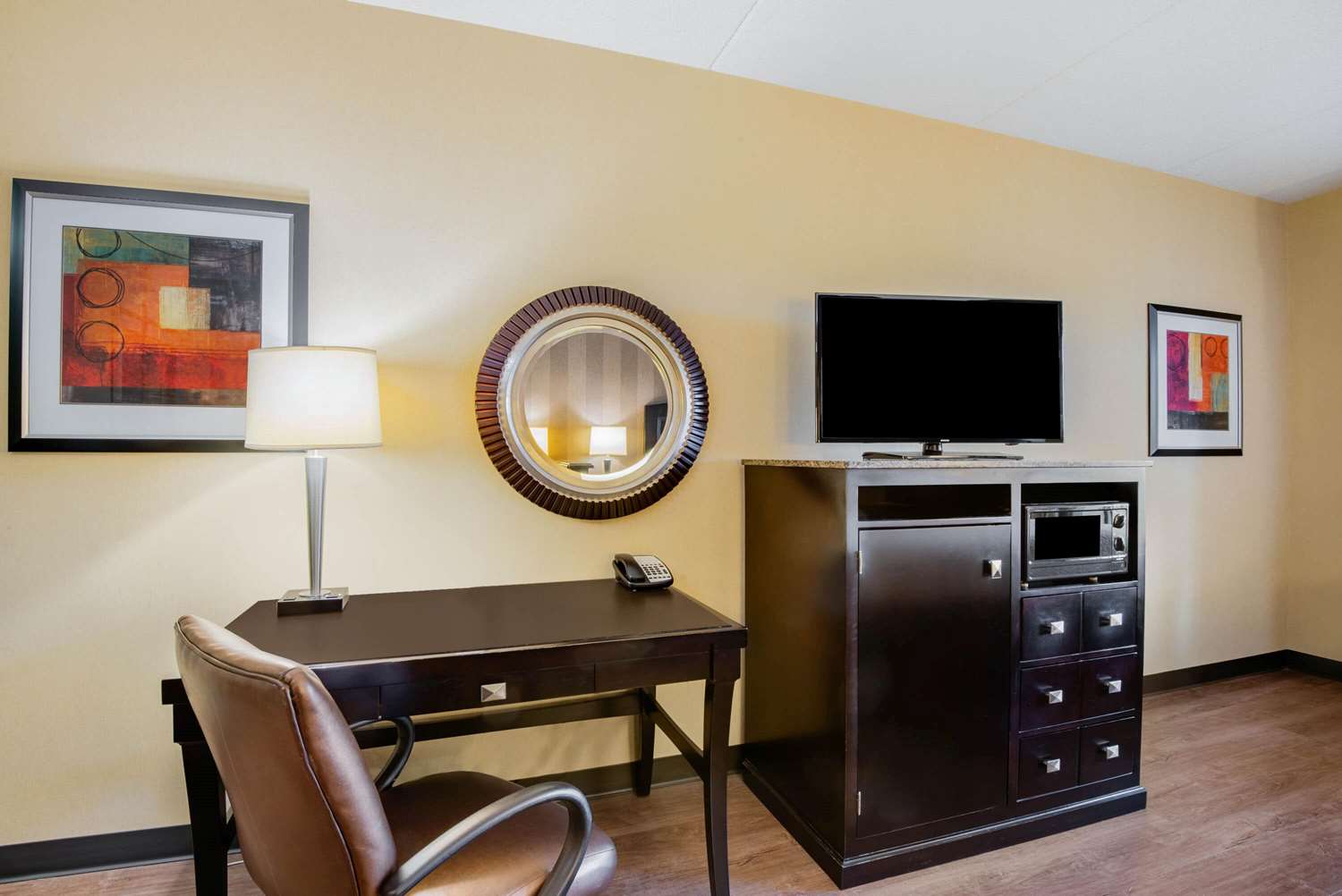 La Quinta Inn & Suites by Wyndham Bel Air/I-95 Exit 77A 38/44
