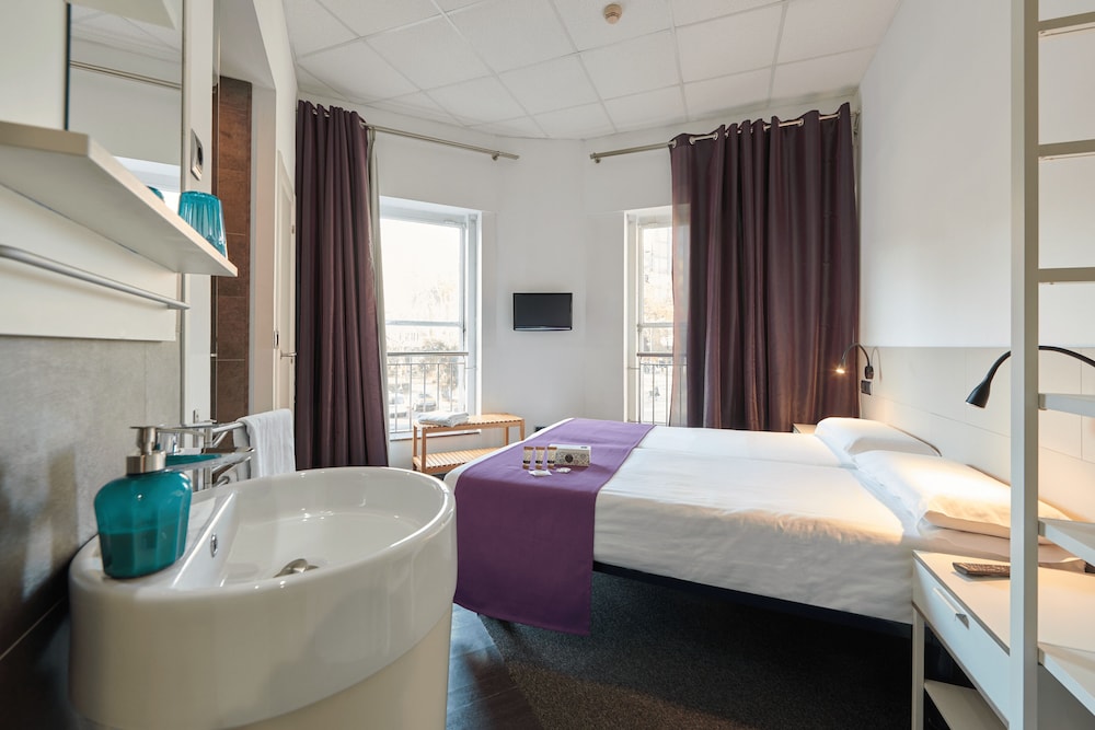 Hostal Mayerling Centro 31/33