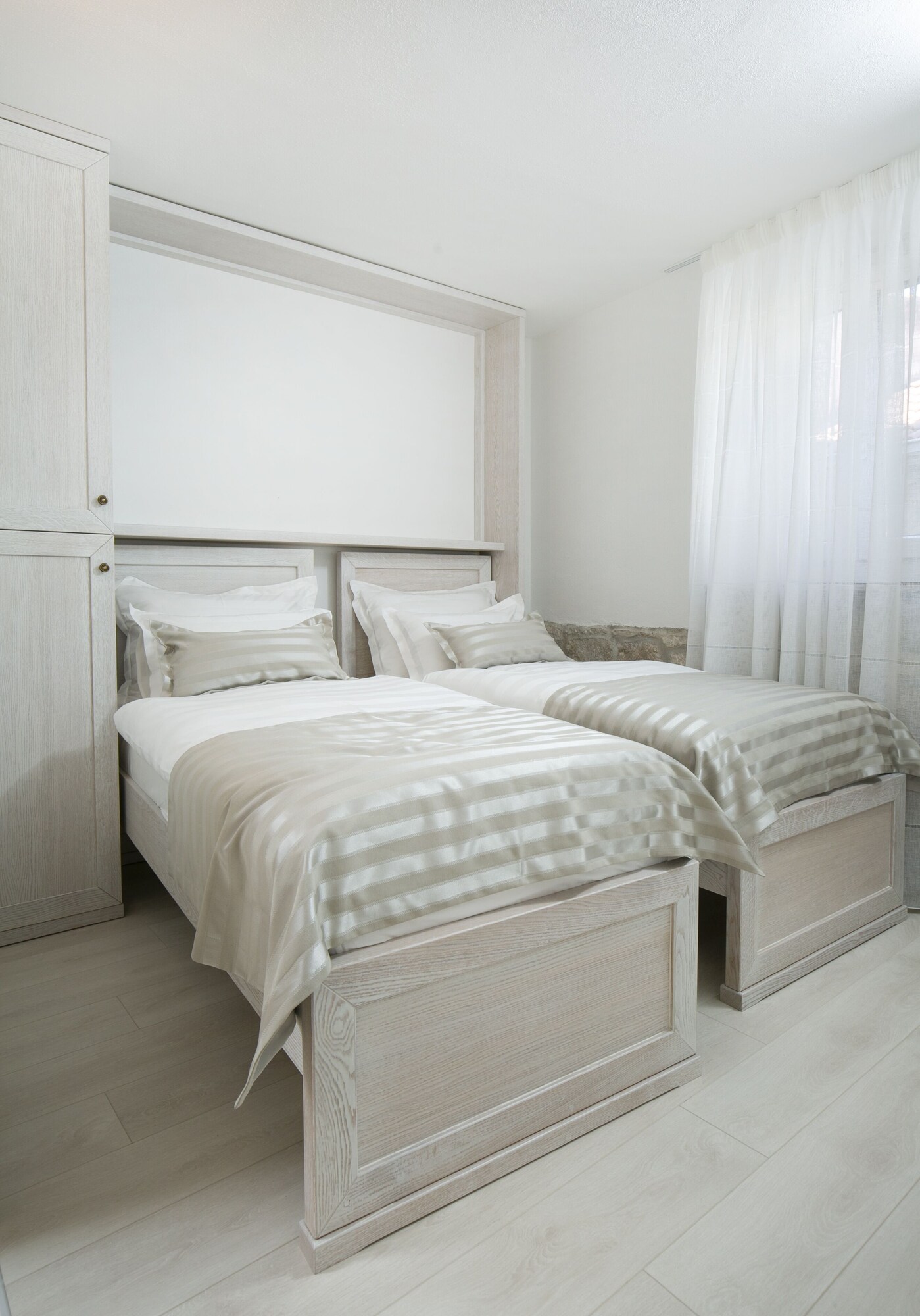 CLASSIC, DOUBLE OR TWIN BED