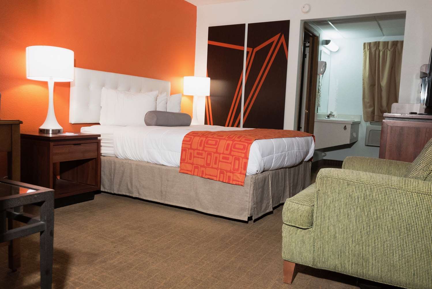 Howard Johnson By Wyndham Waukegan Great Lakes 12/23