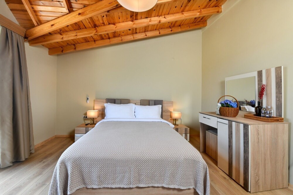 Dessera Vineyards Hotel 5/40