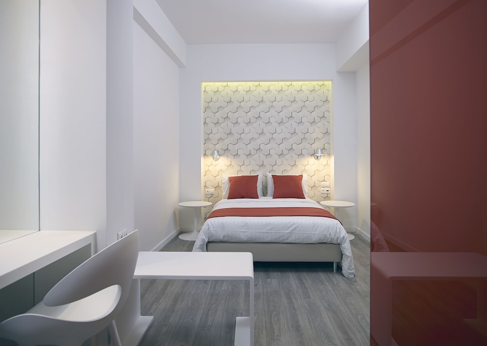 ROOM, DOUBLE OR TWIN BED