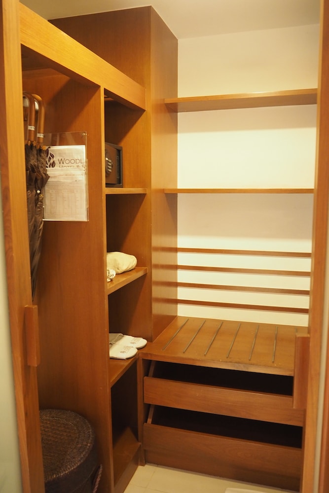 Woodlands Suites Serviced Residences 23/50