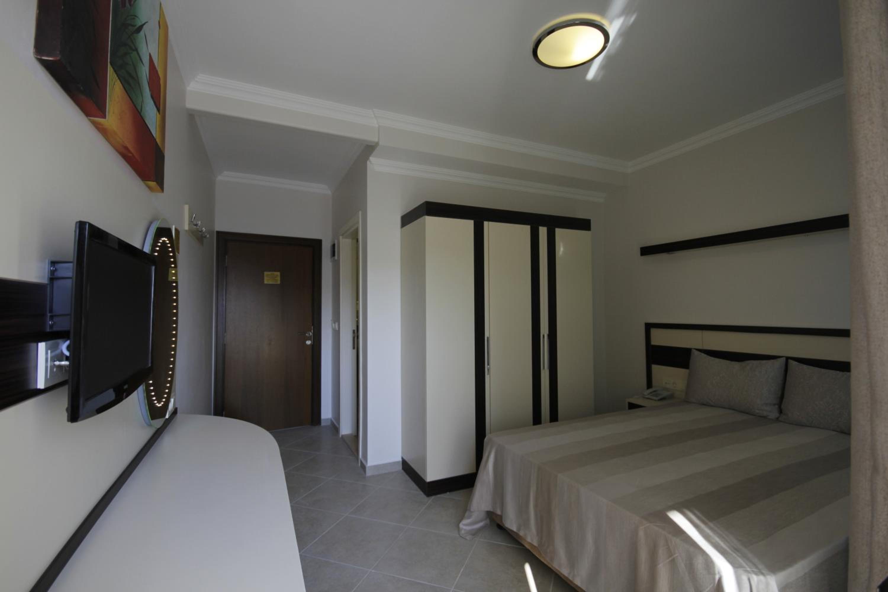 Standard, Double or Twin Bed