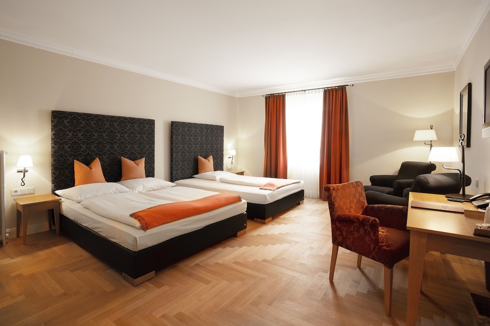 ROOM, TRIPLE