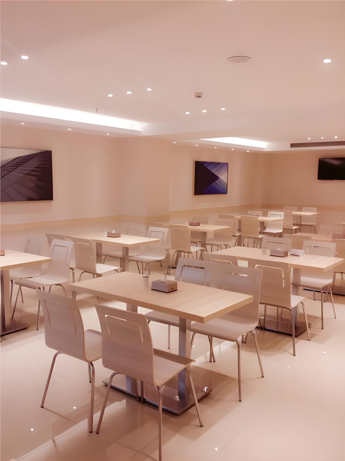 City Comfort Inn (Yangjiang Yangchun Bus Station) 33/36