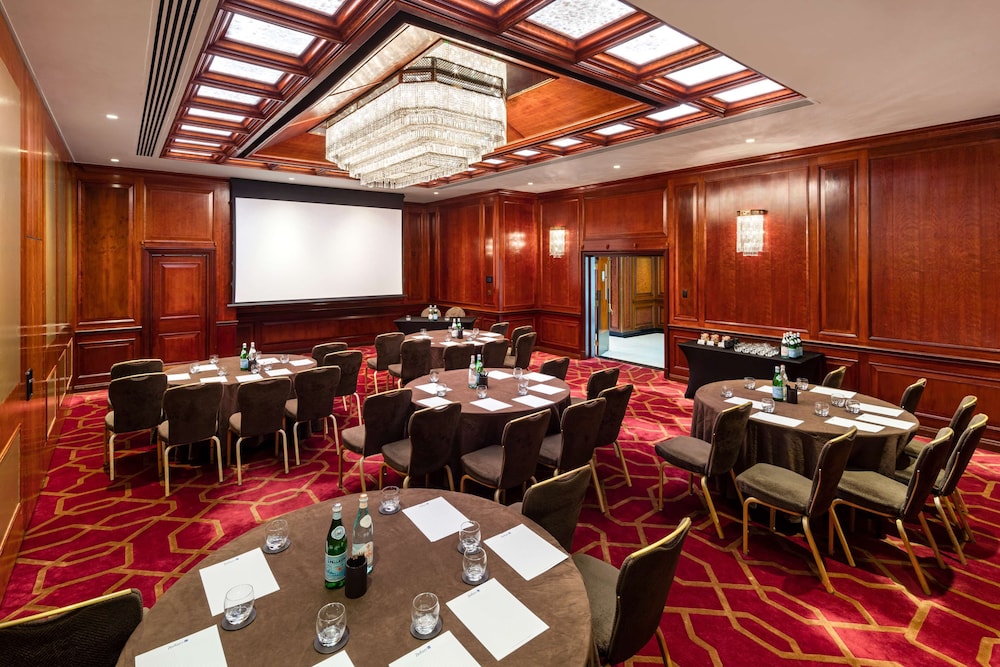 Radisson Blu Hotel, London Heathrow 50/55