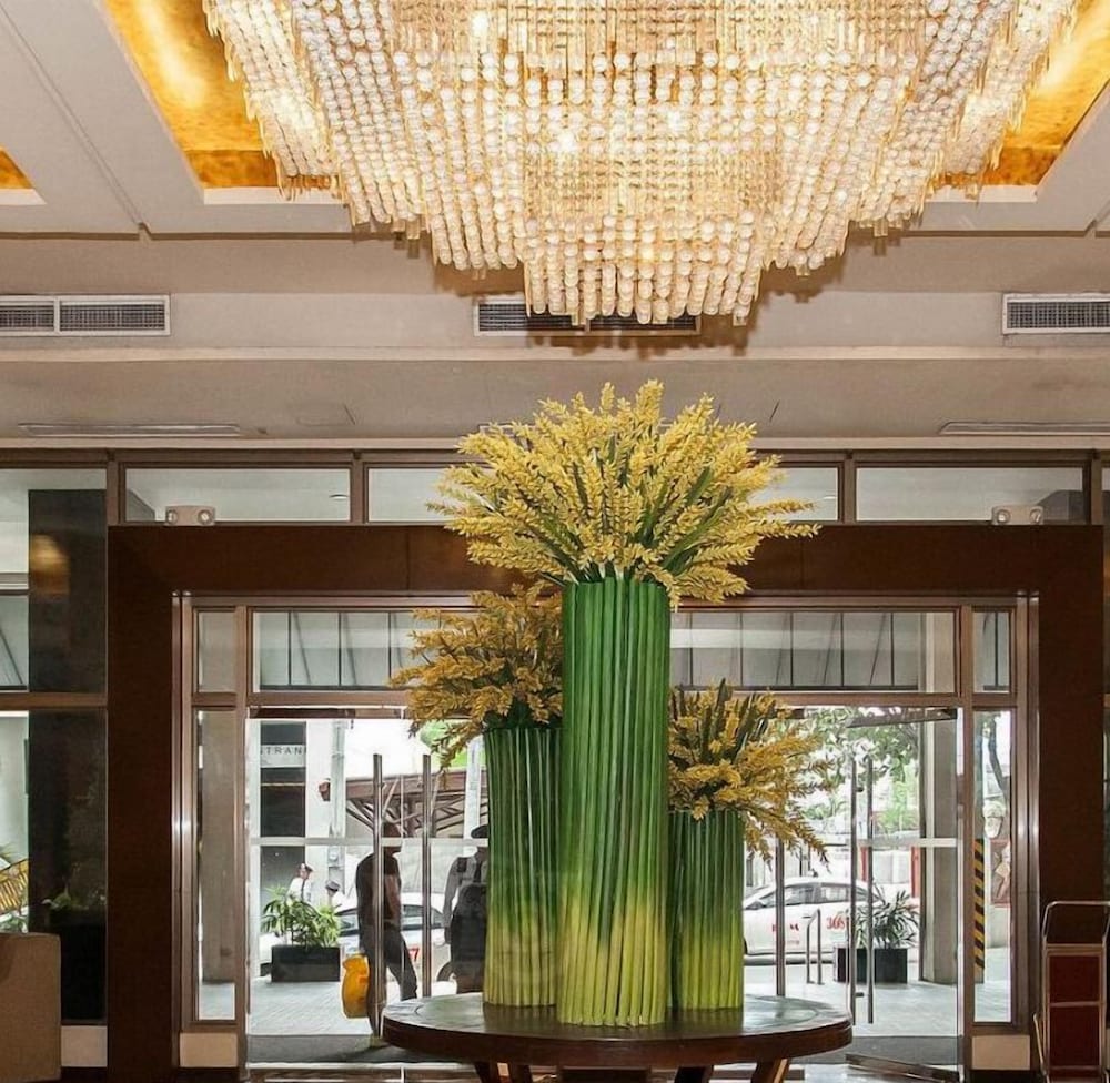 Mandarin Plaza Hotel 7/53