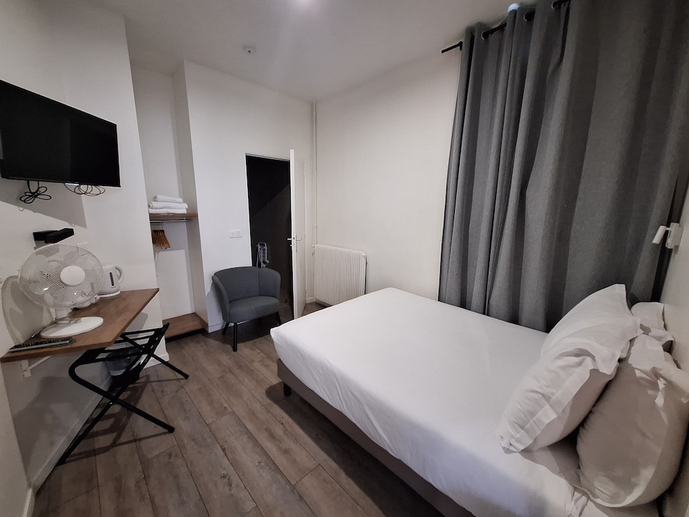 Hipotel Belgrand Edith Piaf 18/50