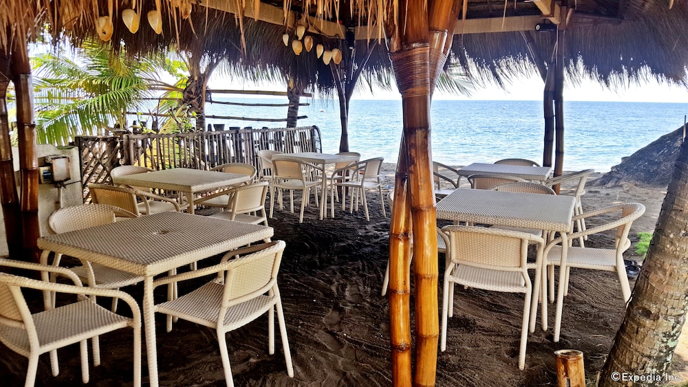 Mikes Dauin Beach Resort 54/70