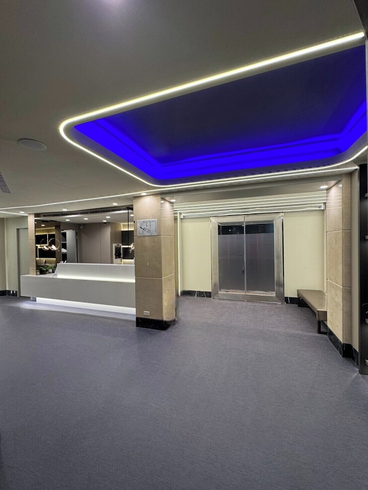 Forward Suites I 17/65