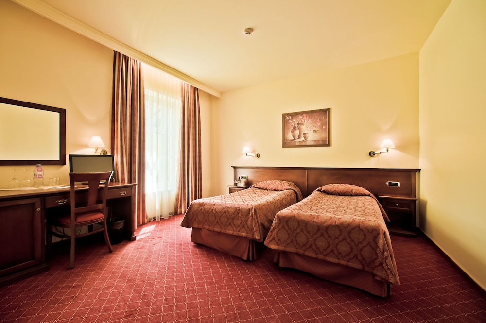 National Hotel 15/50