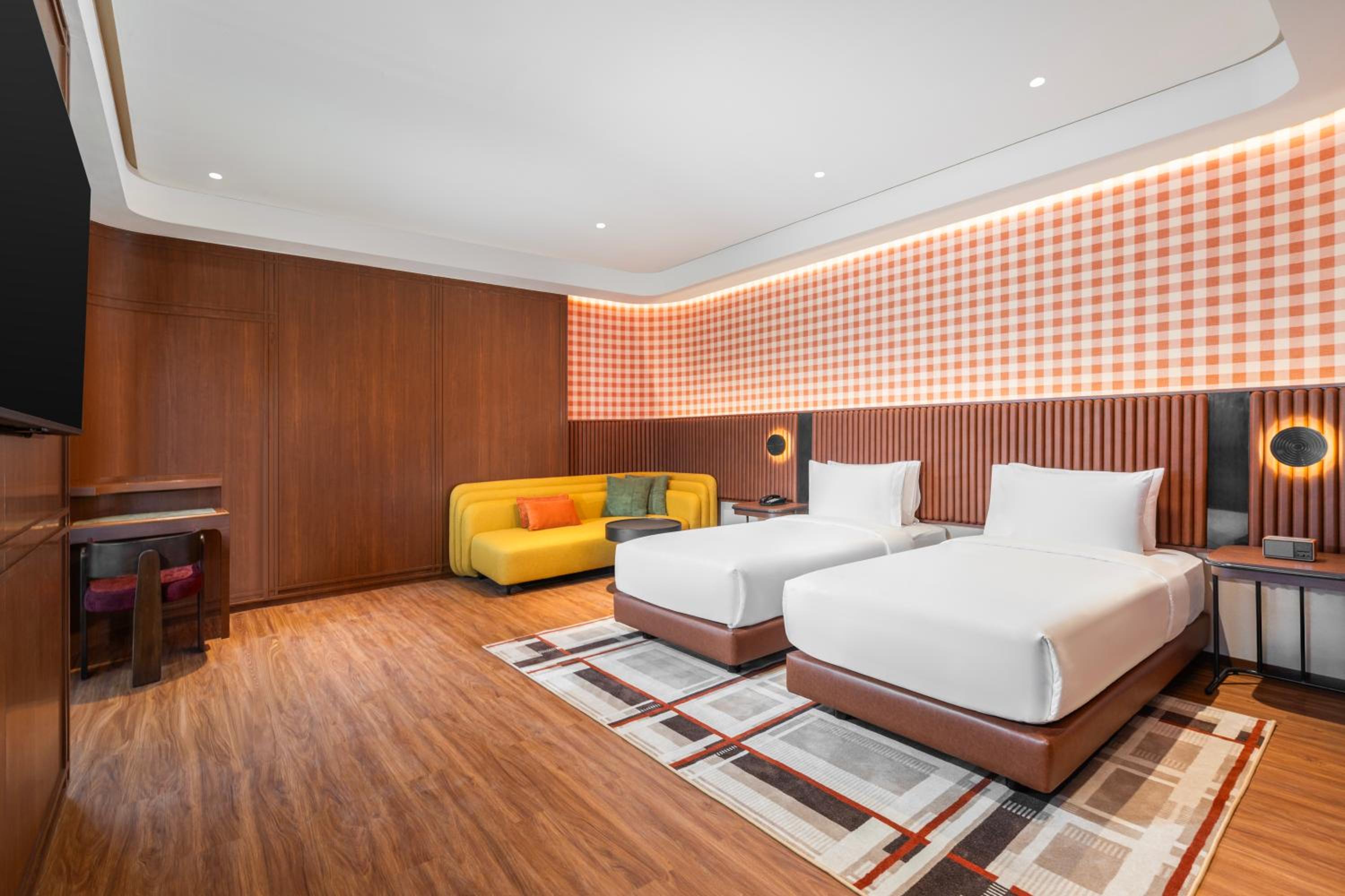 FAMILY, TWIN BEDS, SOFA