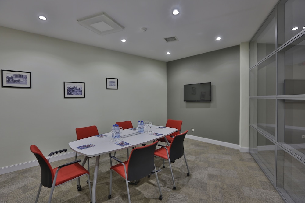Homebridge Hotel Apartments 39/47