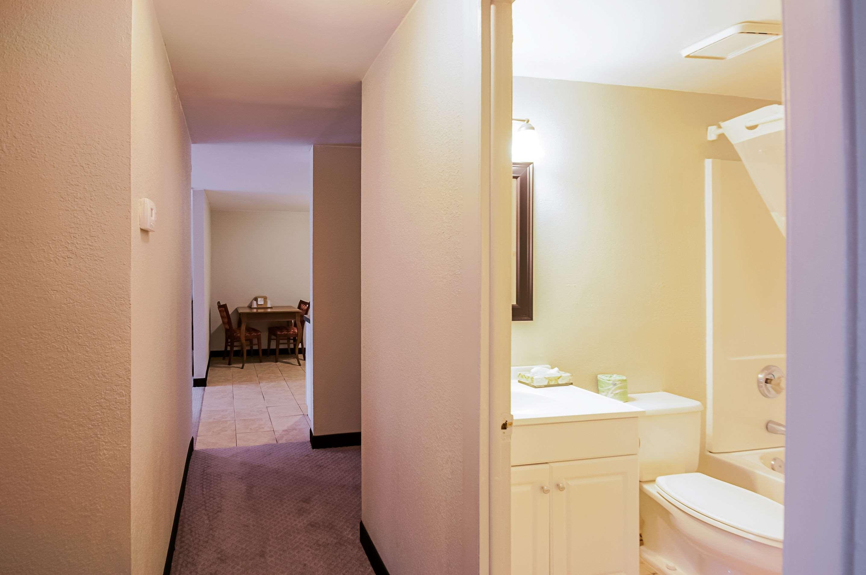 Efficiency, Suite, King Bed، Quality Inn near Potomac Mills 4/4