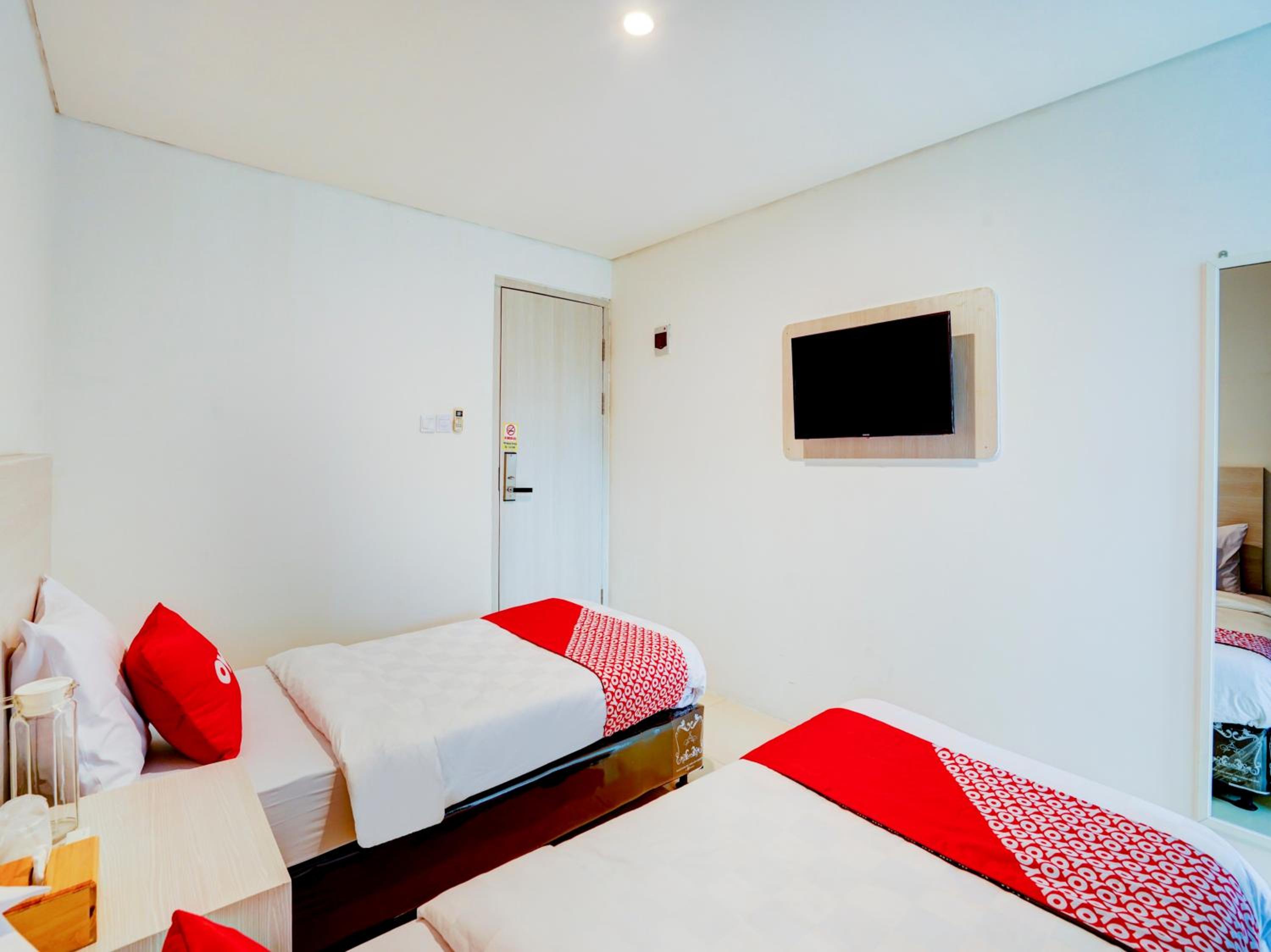 LG Hotel Jember 25/50