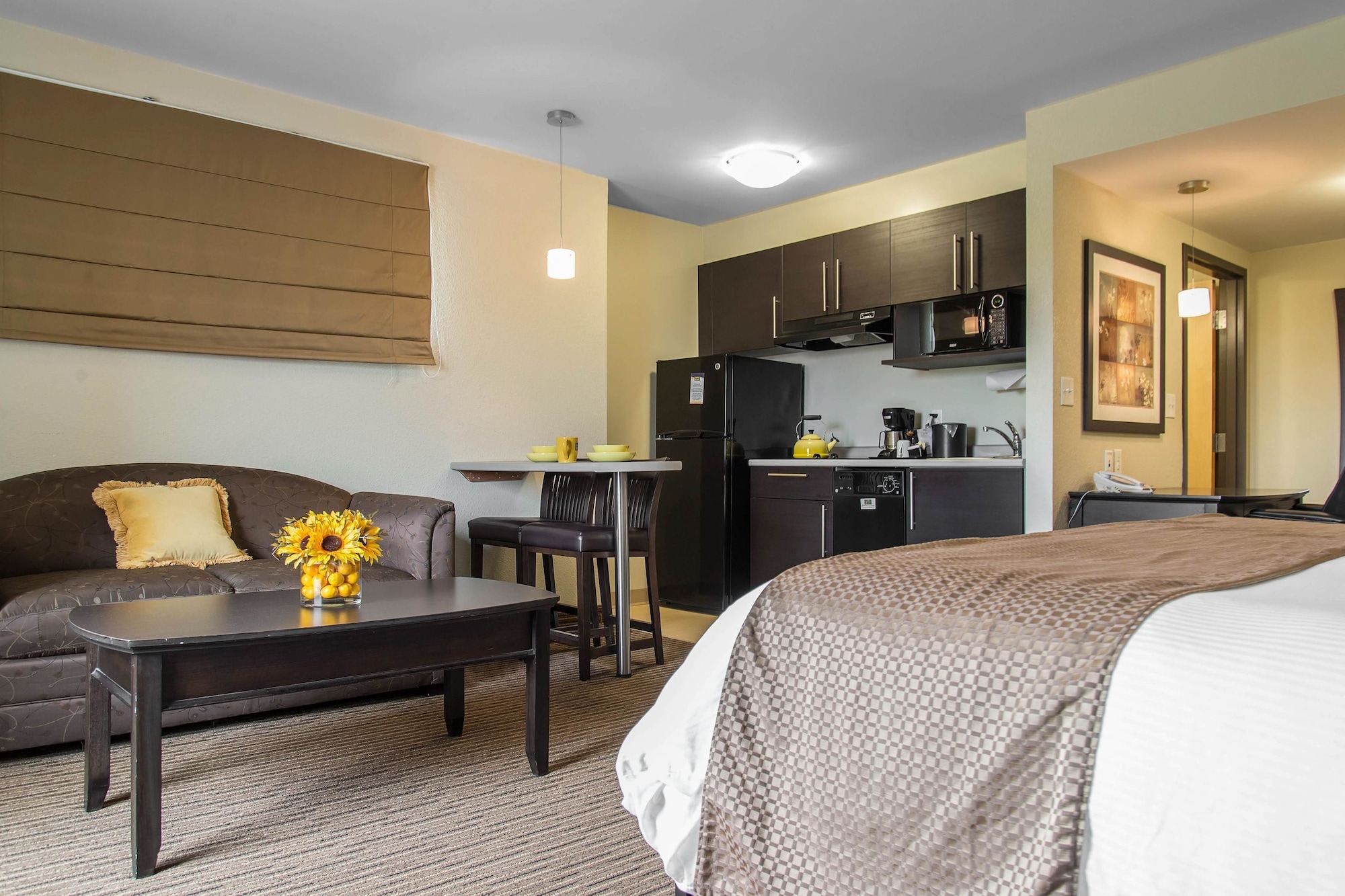 SUITE, KING BED, SOFA