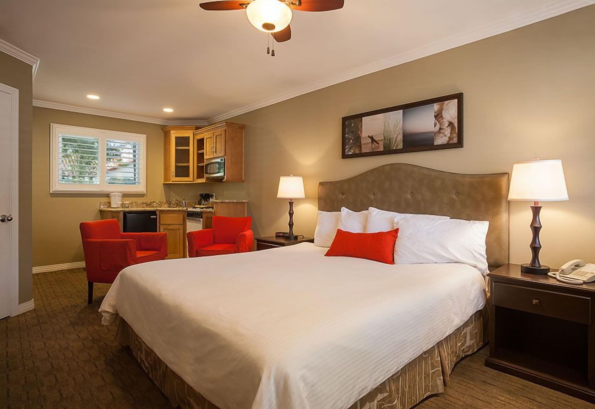 SUPERIOR, KING BED, KITCHENETTE