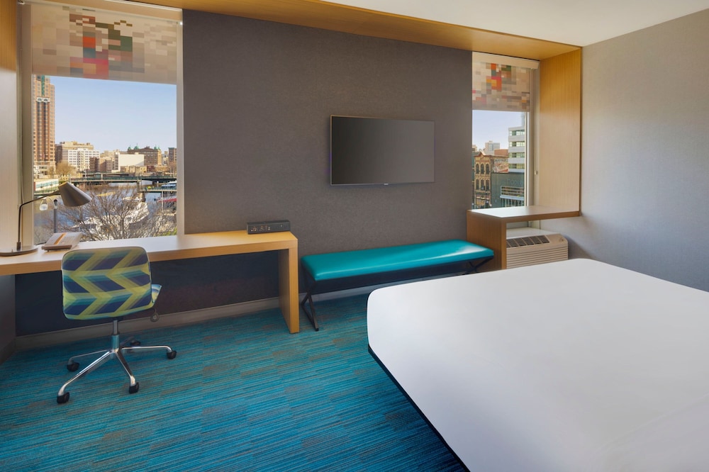 Aloft Milwaukee Downtown 42/43