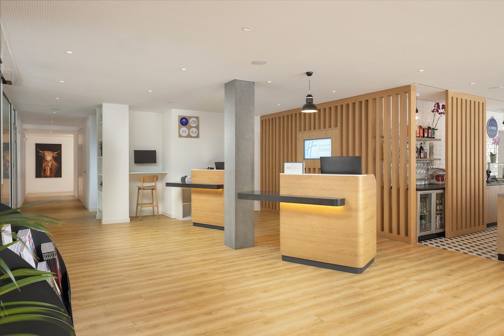 Holiday Inn Express and Suites Sion By IHG 2/50
