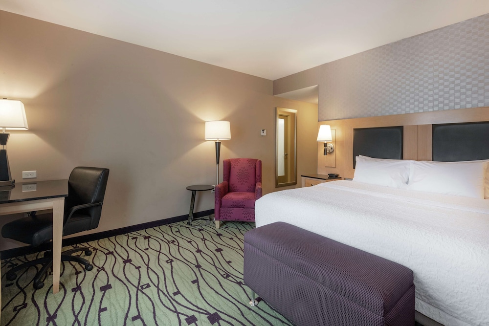 Hampton Inn And Suites Raleigh Crabtree Valley Nc 24/55