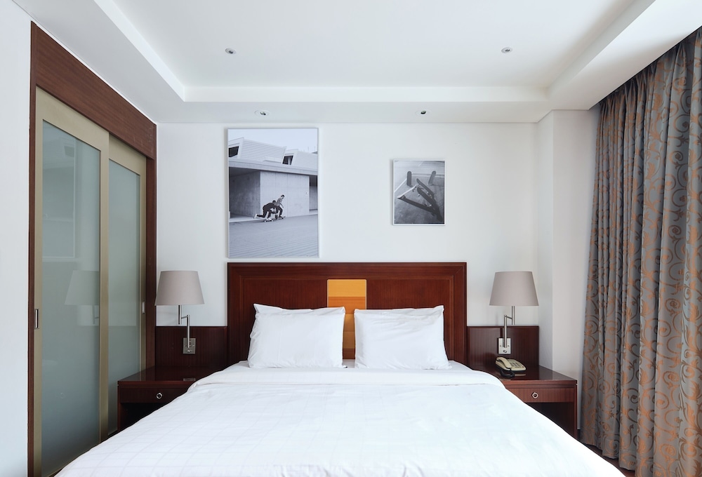 Adonis Hotel 13/58