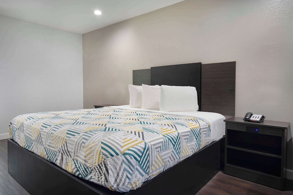 STANDARD, KING BED