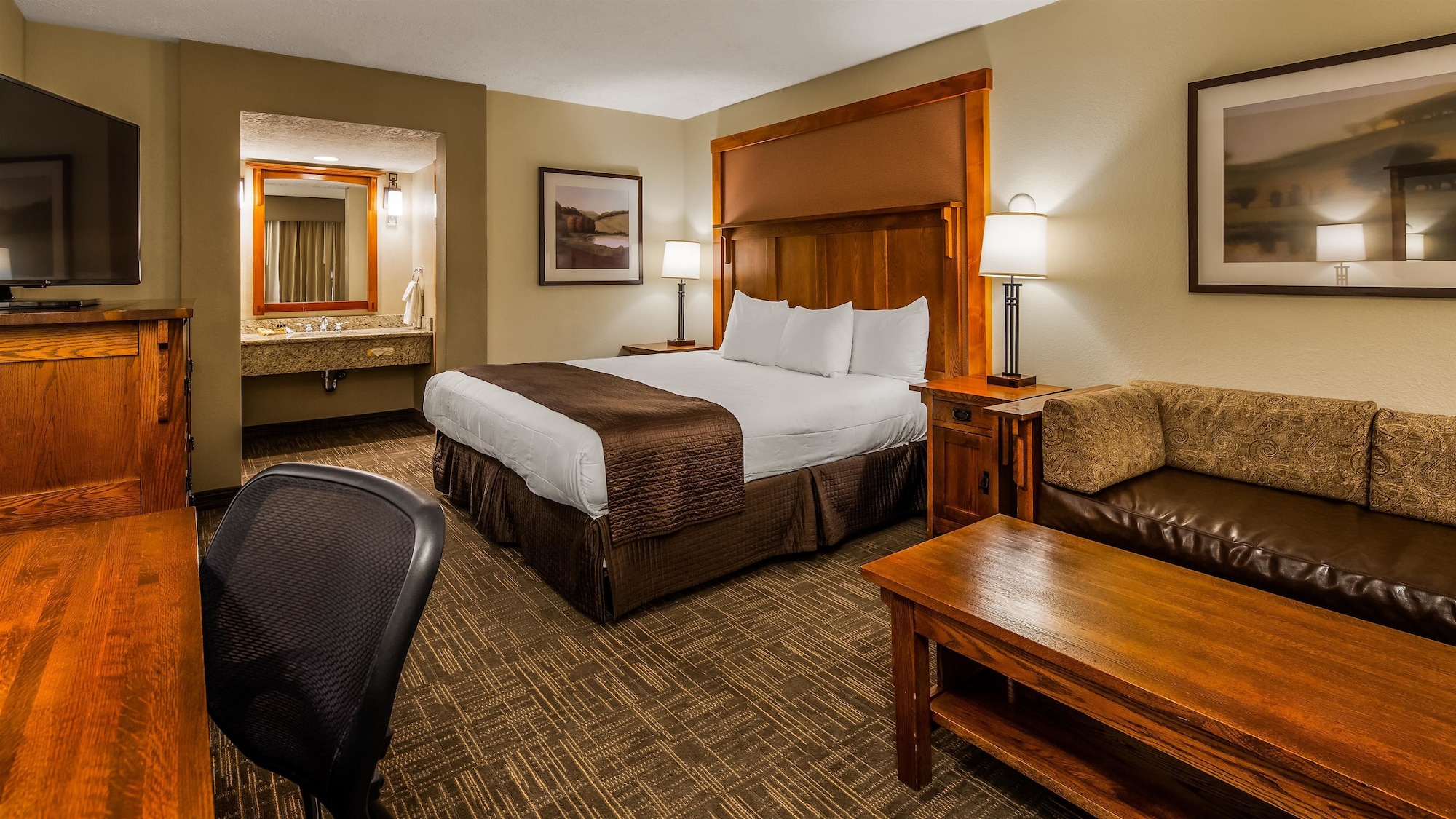 غرفة قياسية كبيرة بسرير كينج بشرفة، Best Western Plus High Country Inn 2/10
