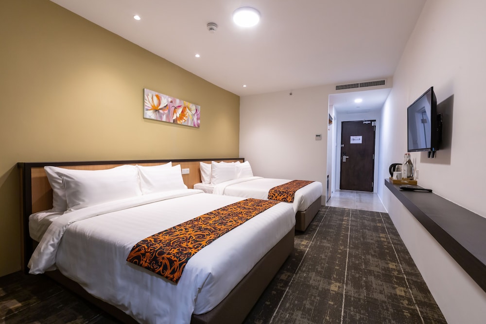 HOTEL 7 SURIA 14/40