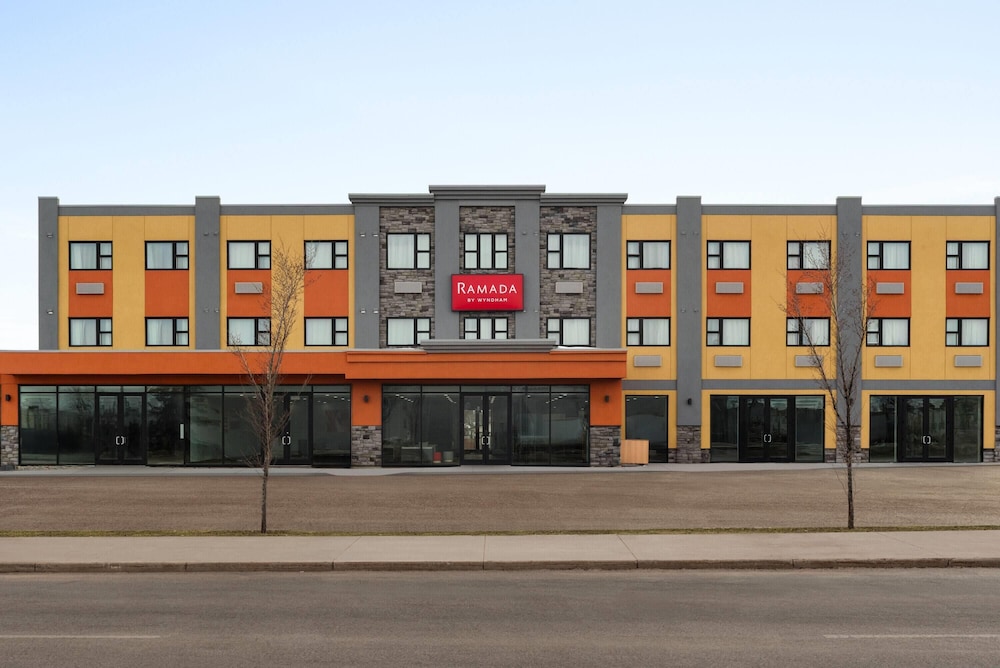 Ramada by Wyndham West Edmonton Hotel & Suites 5/45