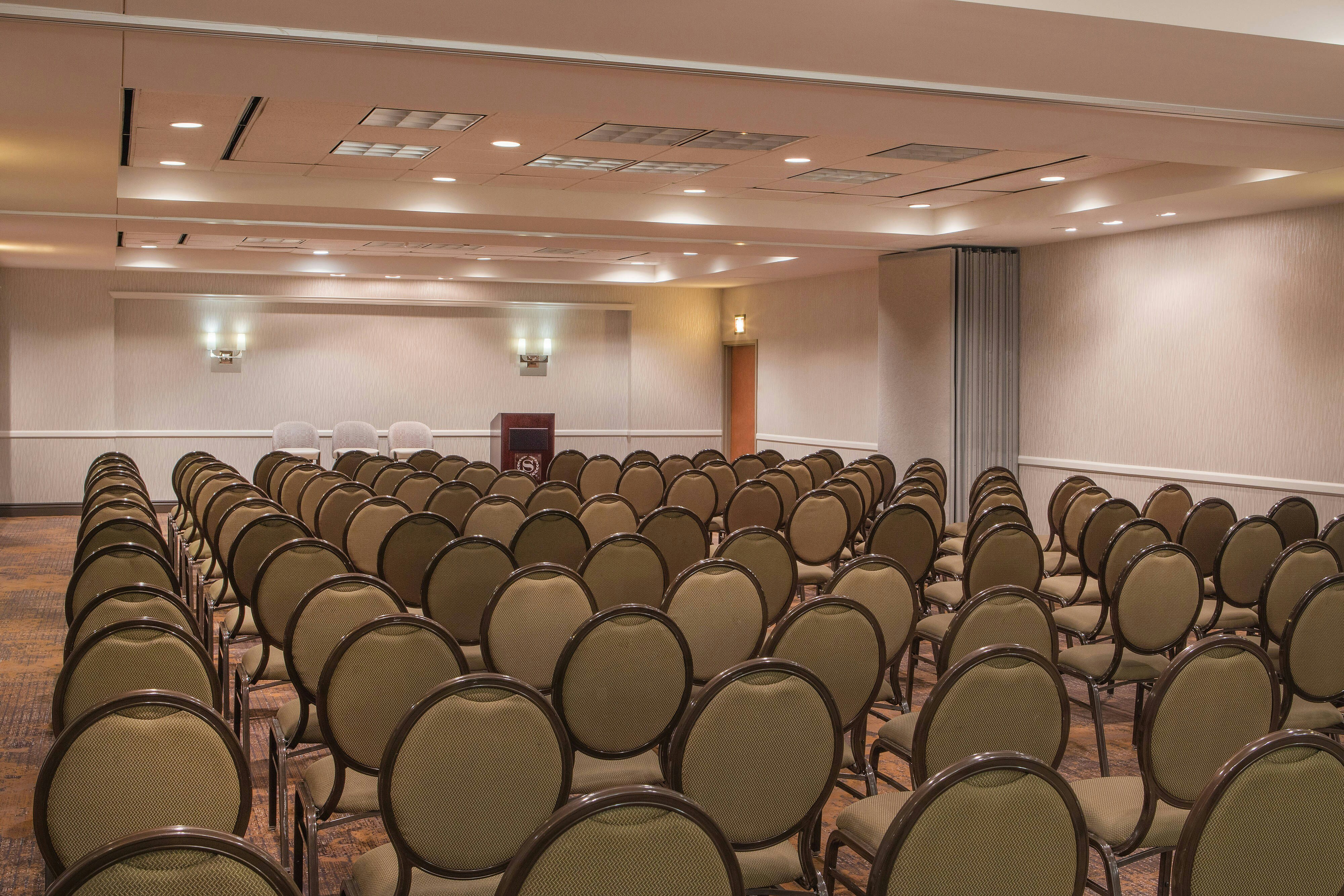 Sheraton Suites Chicago Elk Grove 8/10