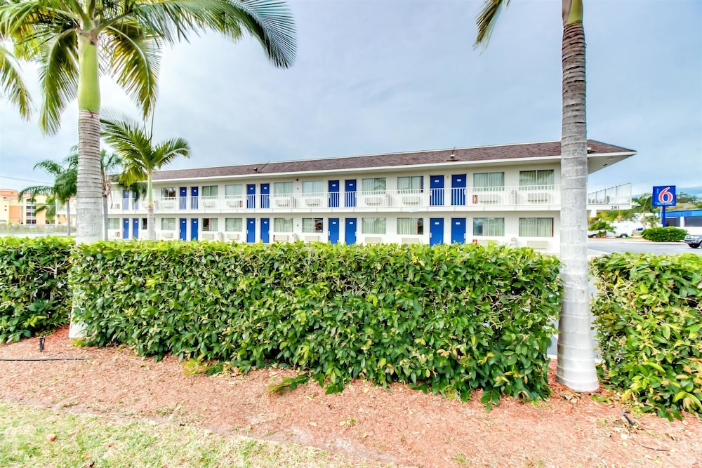 Motel6 Venice, FL 54/63