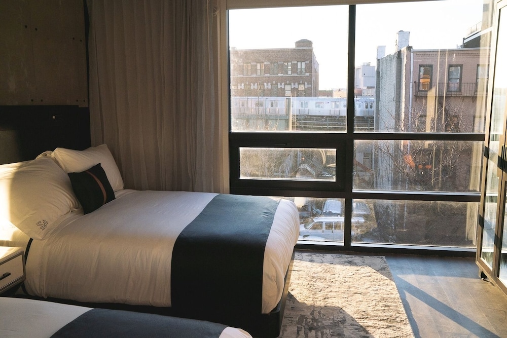 Hotel 42 13/48