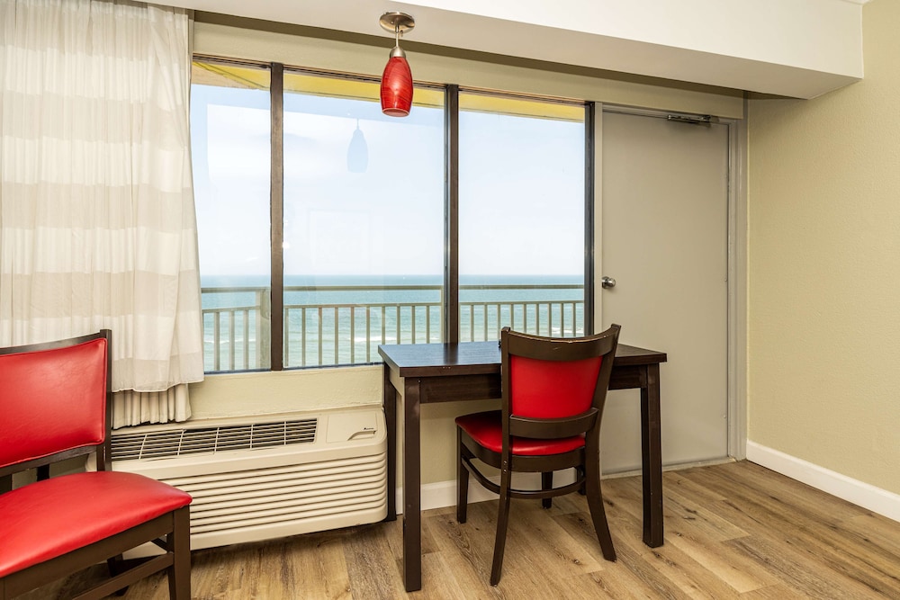 Sandcastle Resort On The Beach 38/48