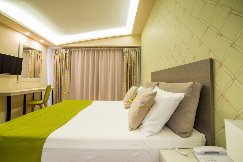 Koukounaria Hotel And Suites 32/74