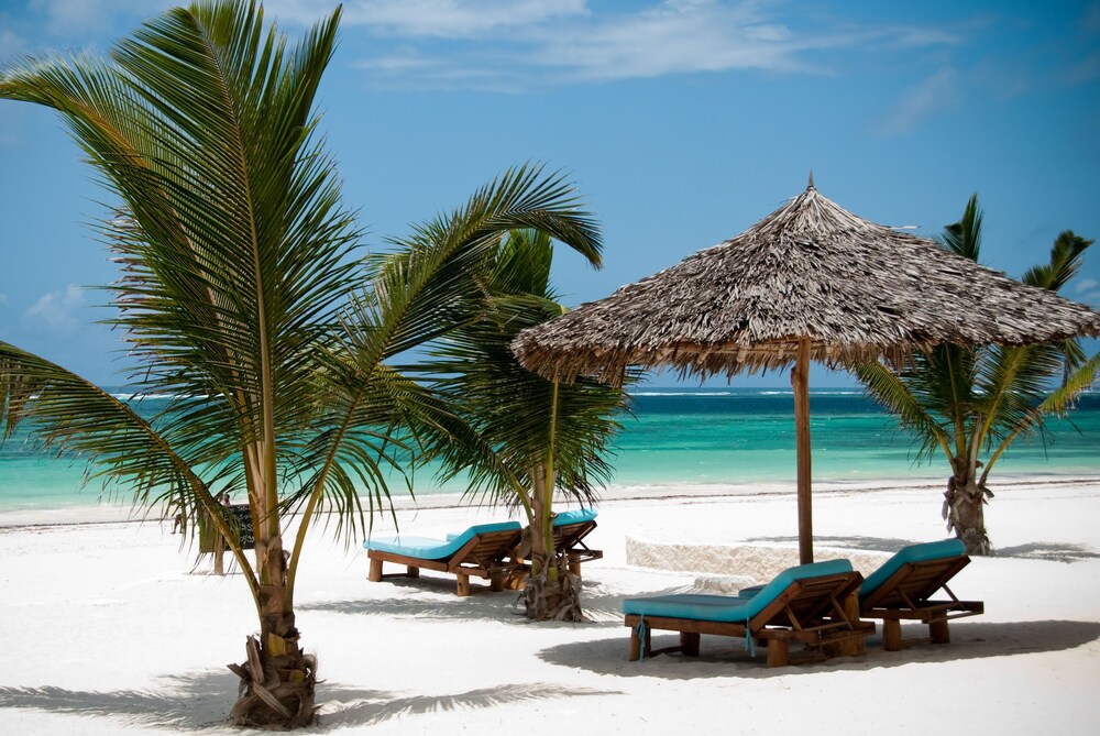 Waterlovers Beach Resort 40/48