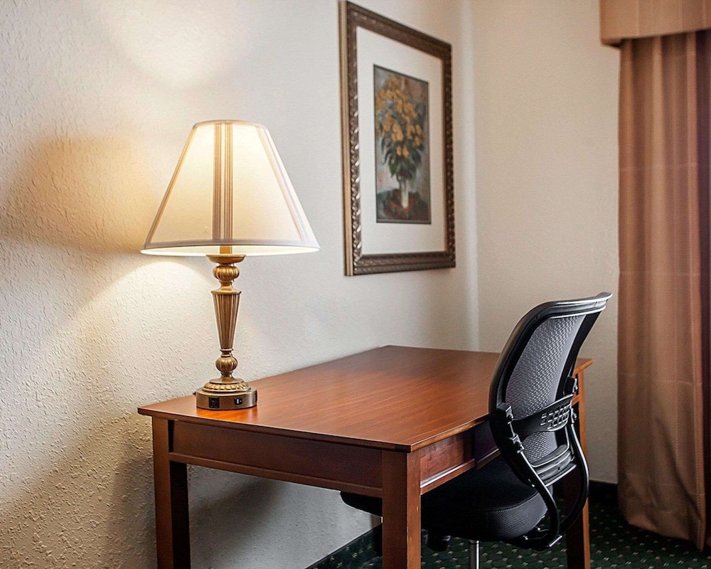 Comfort Inn and Suites Davenport Quad Cities 38/41