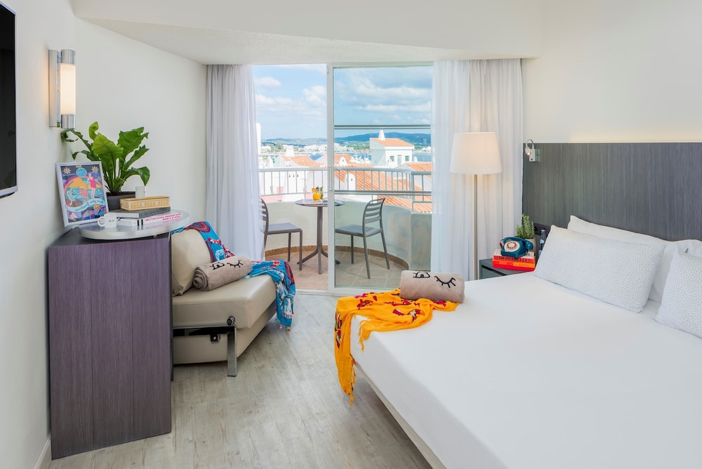 Innside Ibiza 46/64
