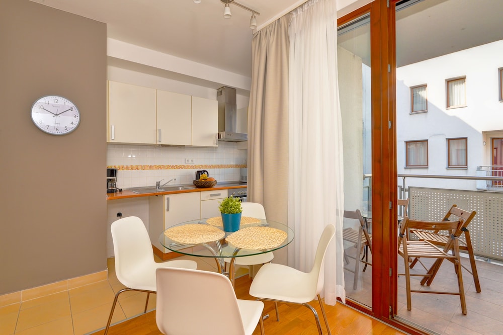 Central Passage Apartments 56/72