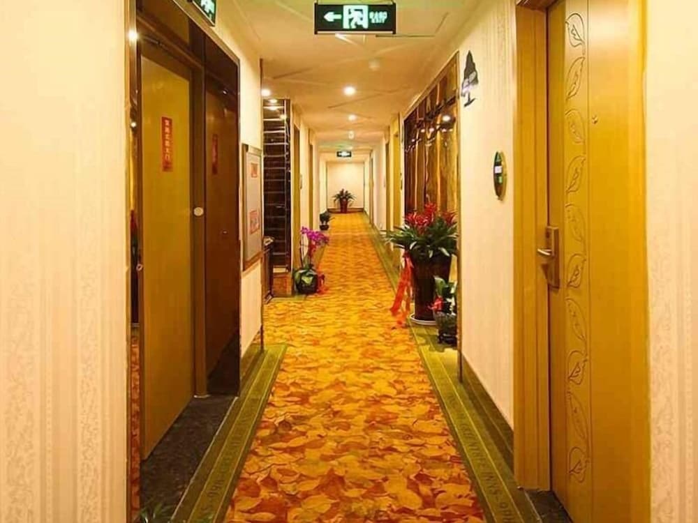 GREENTREE INTERNATIONAL COMMERCE CITY HOTEL 32/46