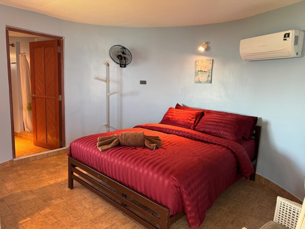 Koh Mak Buri Hut Natural Resort 24/74