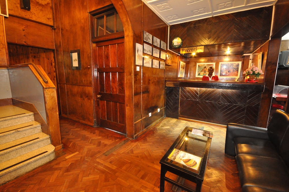 OAKWOOD HOTEL 32/53