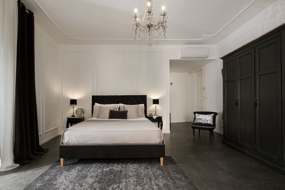 GRAND, DOUBLE BED