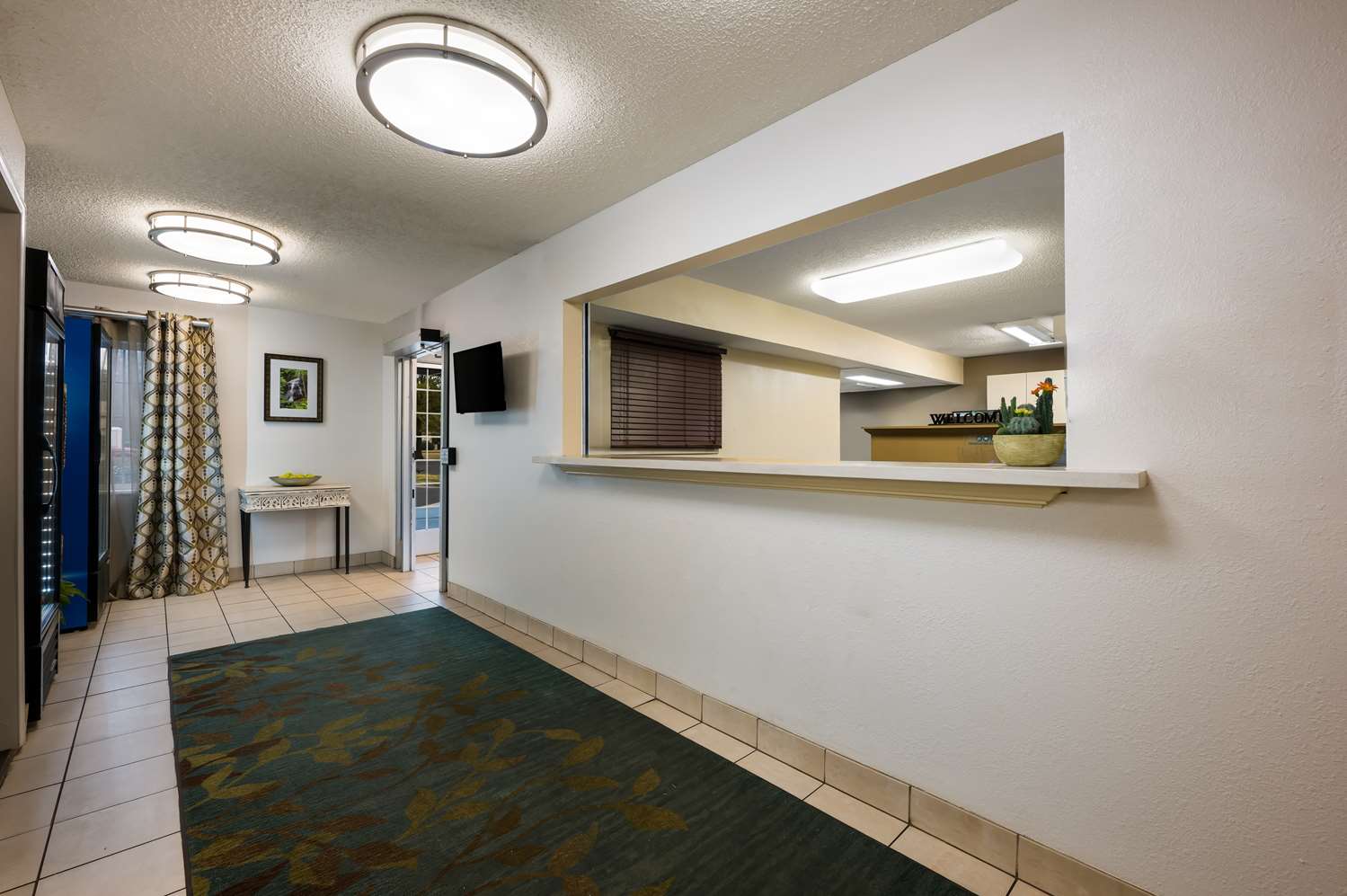Sonesta Simply Suites Chicago Waukegan 6/29