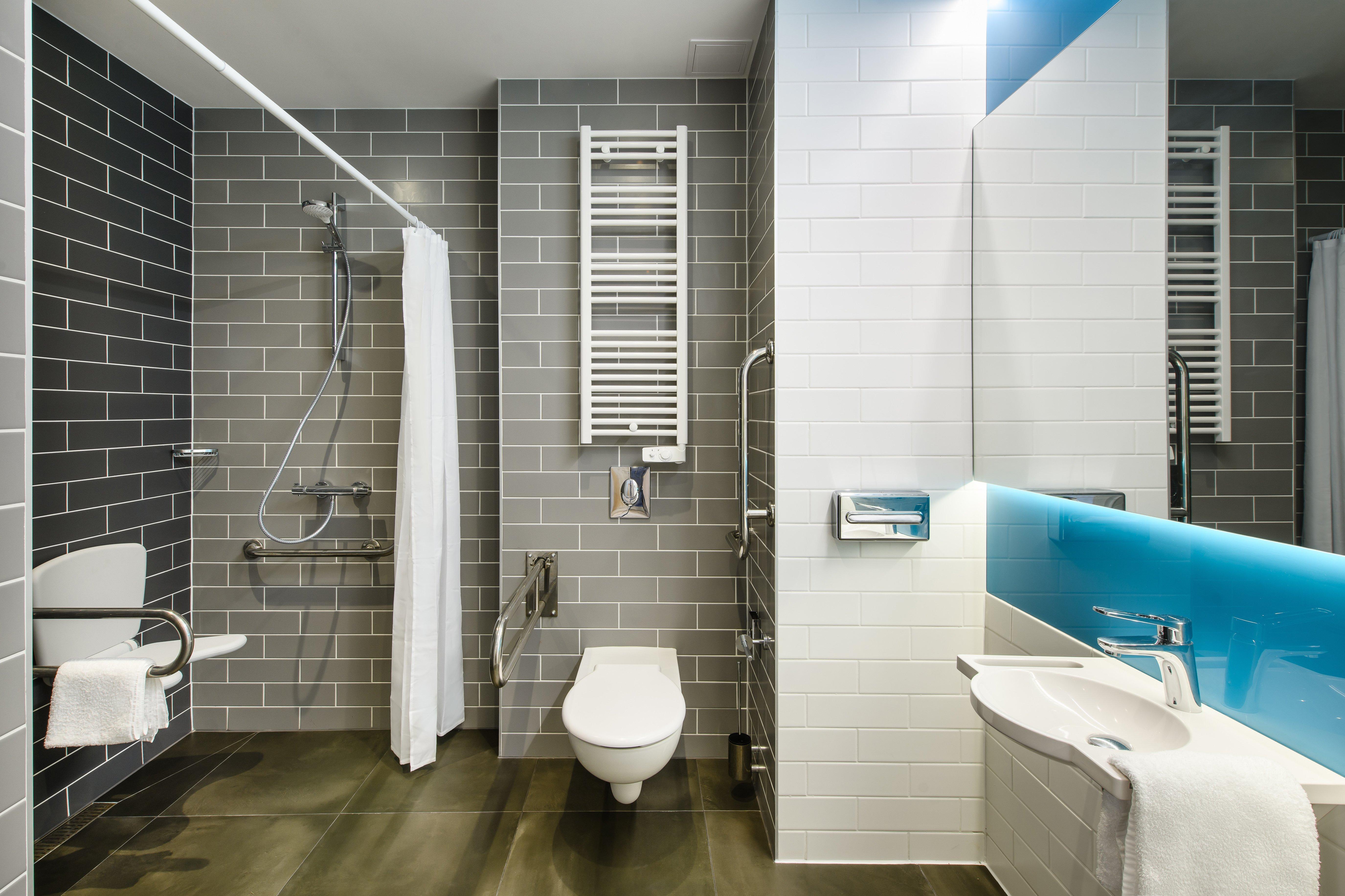 غرفة قياسية بسرير كينج مع أريكة لذوي الإعاقة، Holiday Inn Express Rzeszow Airport 5/6