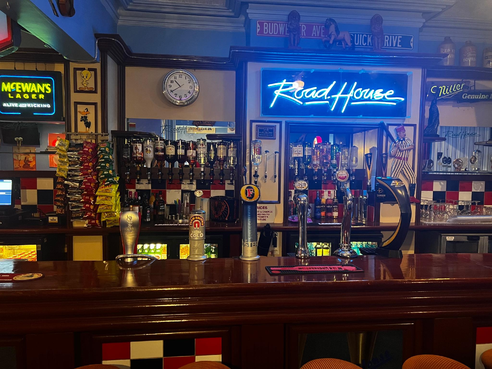 The Roadhouse Hotel 6/8